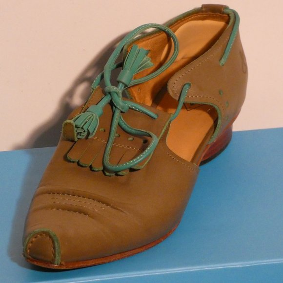 9- John Fluevog Mile End open-sided Kiltie Grey Leather Shoes 8 - Picture 5 of 11